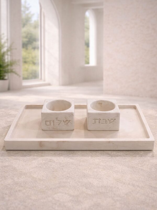 זוג פמוטים ומגש בטון