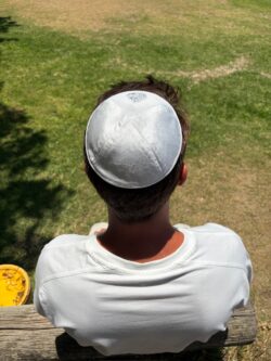 ⁦כיפה האש שלי-קטיפה לבן⁩ – תמונה ⁦3⁩