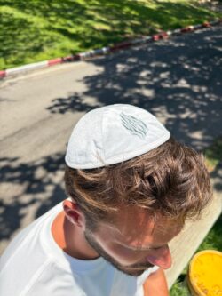 כיפה האש שלי-קטיפה לבן