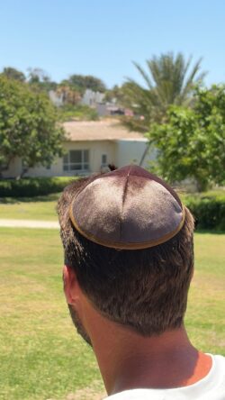 ⁦כיפה האש שלי-קטיפה חום⁩ – תמונה ⁦5⁩