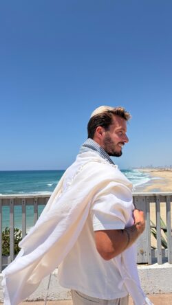 טלית דגם BLUE LINE