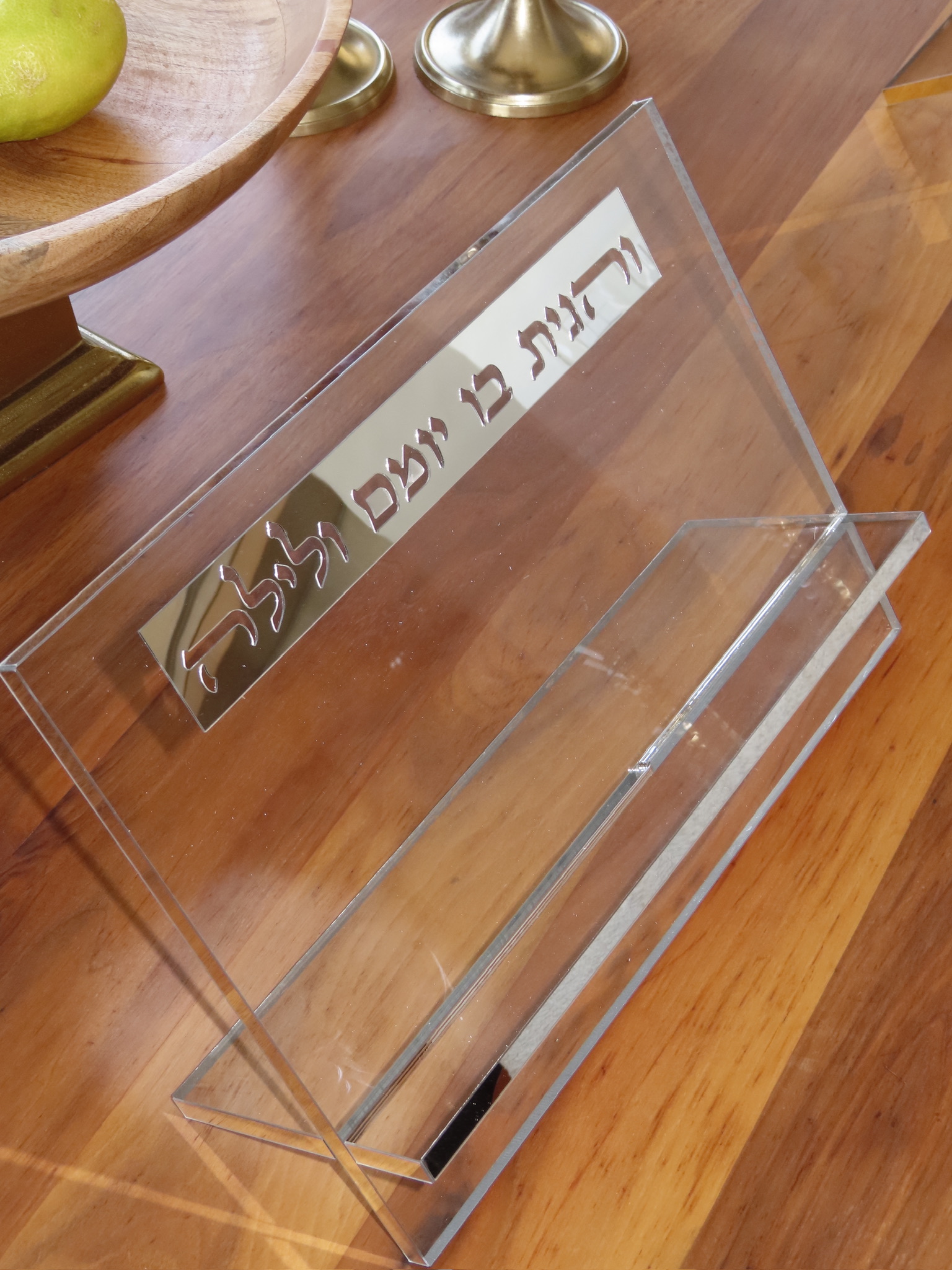 IMG_1240 שטנדר אקריליק "והגית״-כסף – תמונה 1