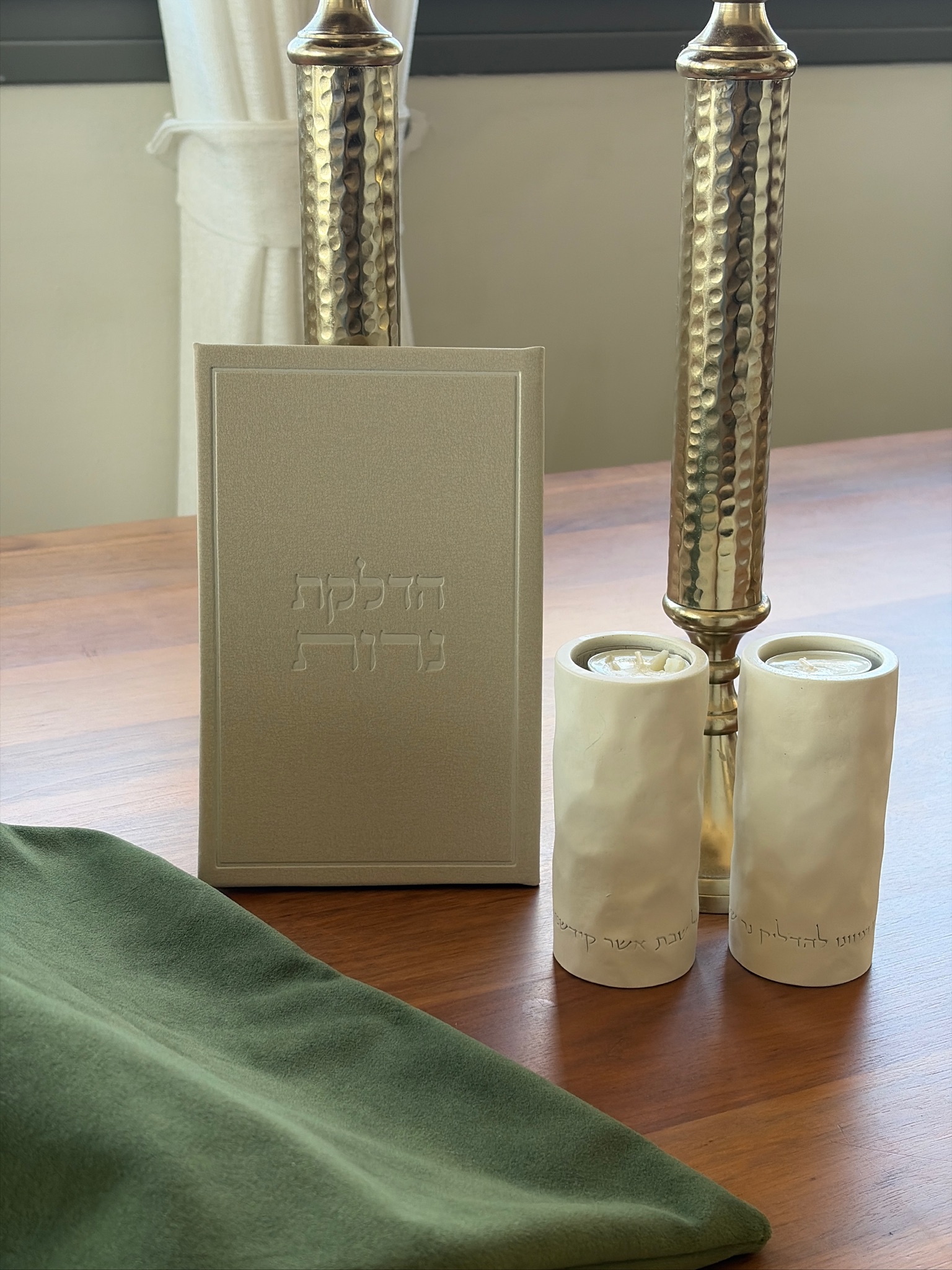IMG_5593 פמוטי שבת-גלים בטון – תמונה 1